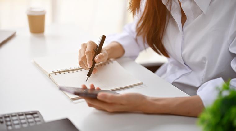 月1万円の「節約」と「投資」、10年後にいくら差がつくのか