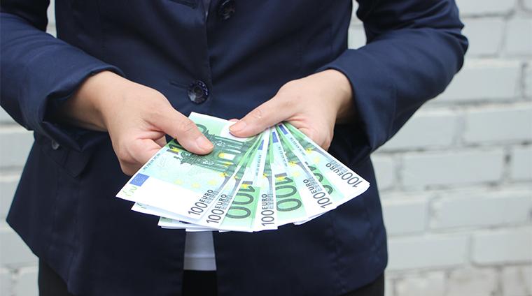 年金を月18万円もらえる人の年収はいくら？
