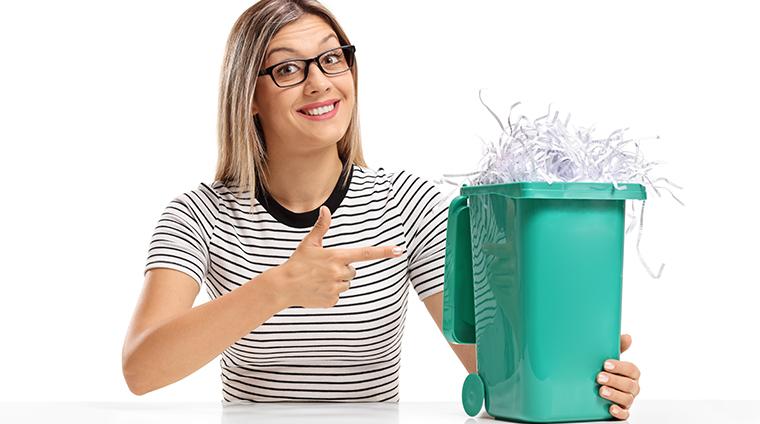 50代までに捨てるべき「老後のお金を食い潰すもの」5選
