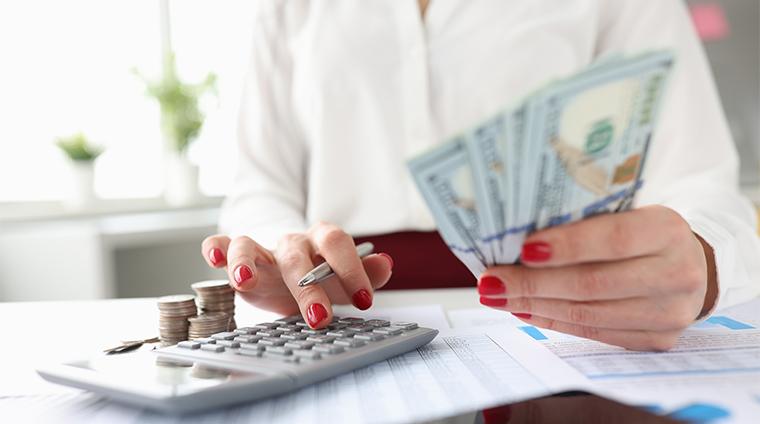 パートが「130万円の壁」を超えた場合、勤務先の社会保険に加入できるかで損得に大きな差
