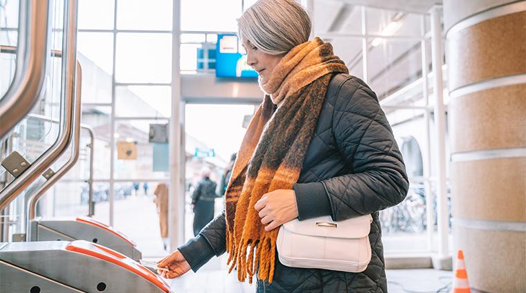 【徹底比較】一番お得なSuicaチャージカードは?最強のクレジットカードはコレ